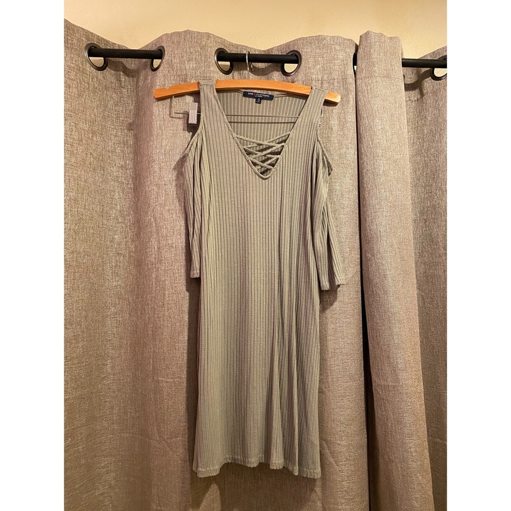 USED One Clothing Green Casual Cold-shoulder Dress